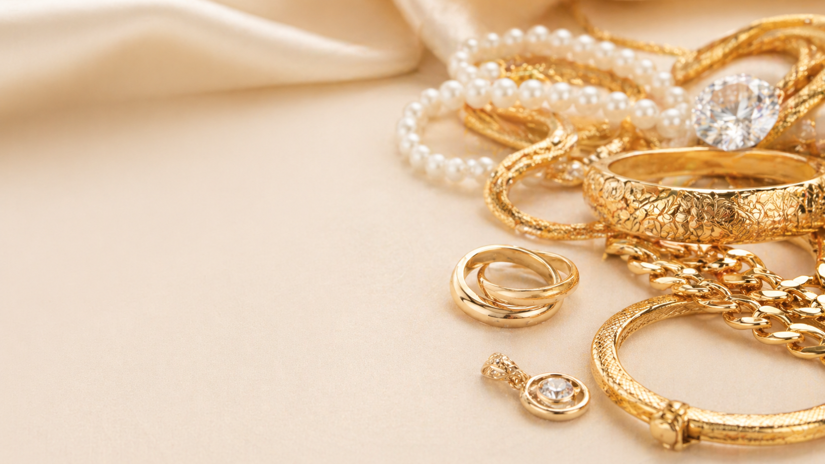 Goldschmuck, Perlen und Wertgegenstände